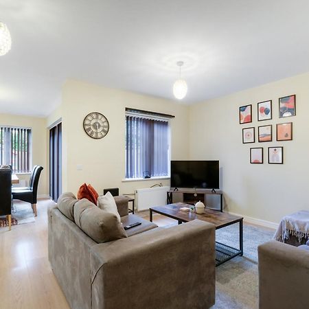 Modern Comfort 4 Bedroom, 3 Bath House In Larchfield Maidenhead Bagian luar foto