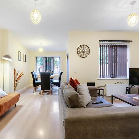 Modern Comfort 4 Bedroom, 3 Bath House In Larchfield Maidenhead Bagian luar foto