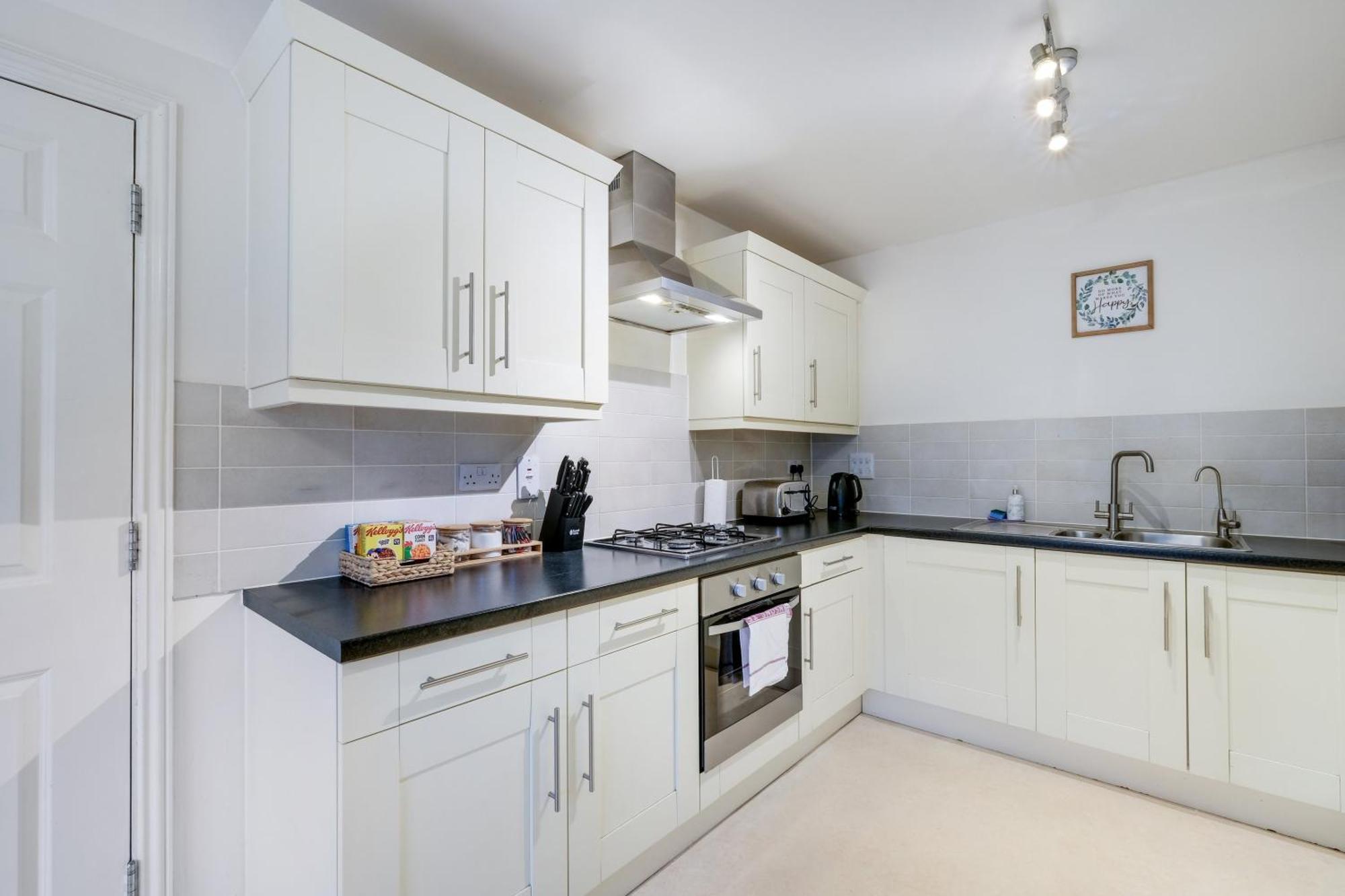 Modern Comfort 4 Bedroom, 3 Bath House In Larchfield Maidenhead Bagian luar foto