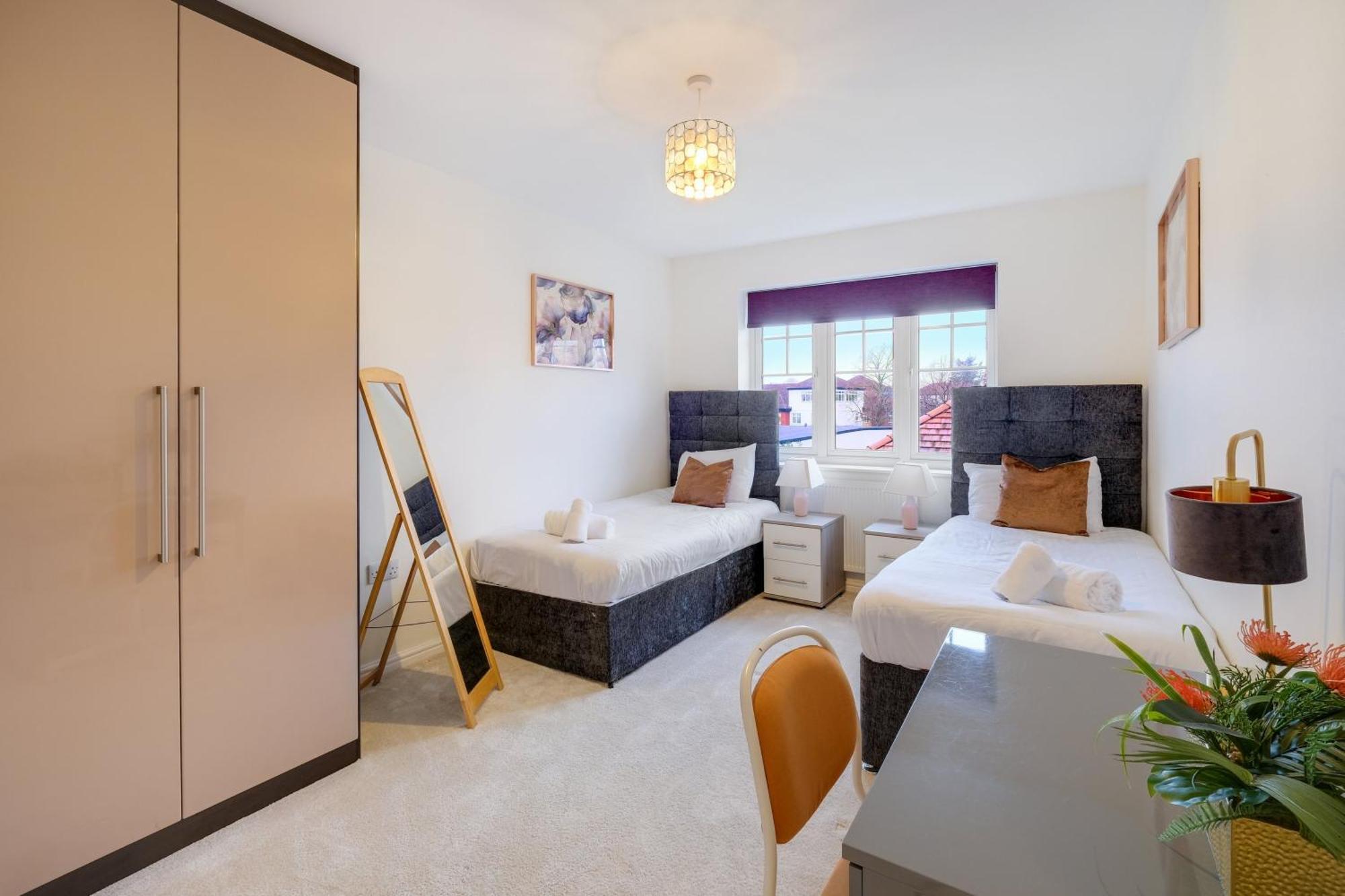 Modern Comfort 4 Bedroom, 3 Bath House In Larchfield Maidenhead Bagian luar foto