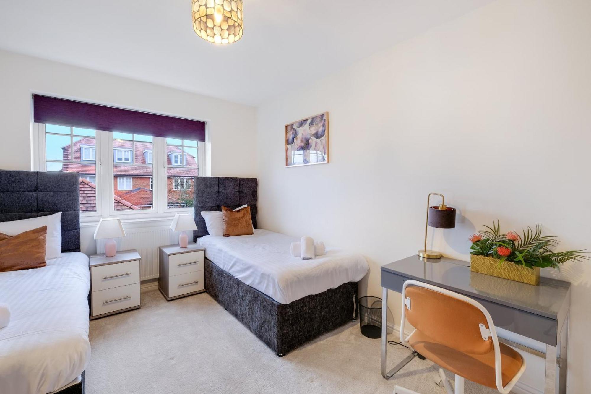 Modern Comfort 4 Bedroom, 3 Bath House In Larchfield Maidenhead Bagian luar foto