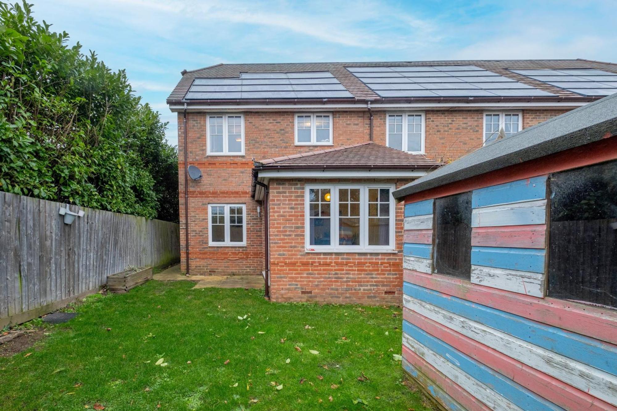 Modern Comfort 4 Bedroom, 3 Bath House In Larchfield Maidenhead Bagian luar foto