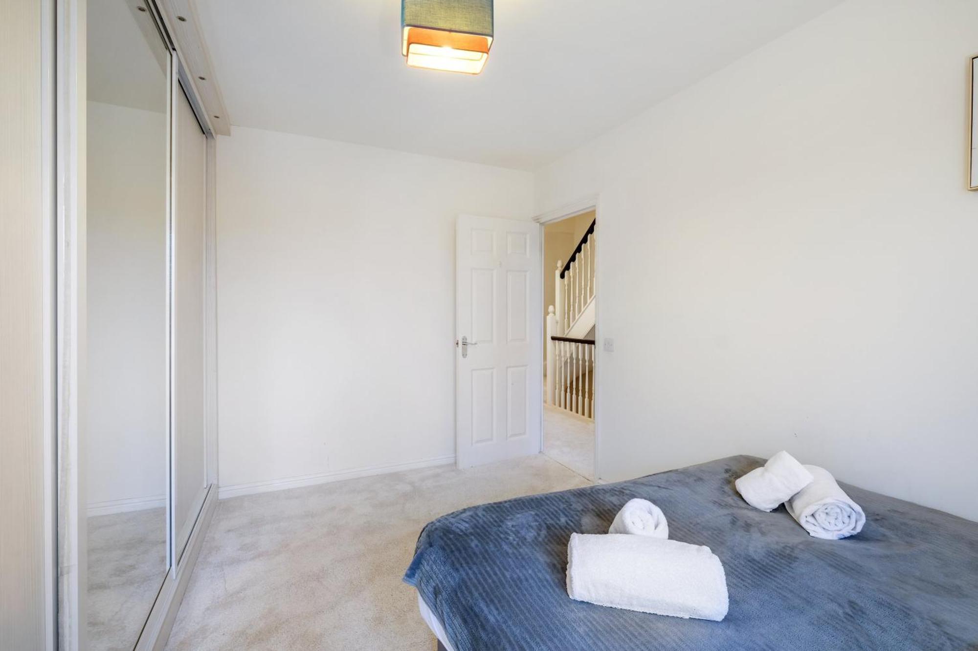 Modern Comfort 4 Bedroom, 3 Bath House In Larchfield Maidenhead Bagian luar foto