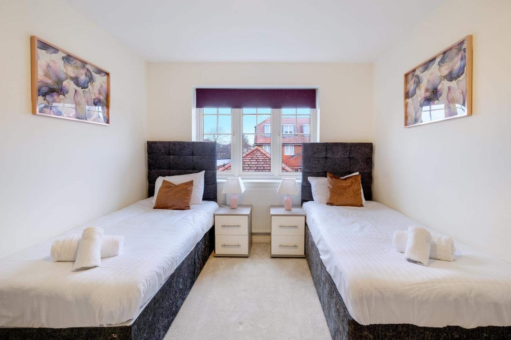 Modern Comfort 4 Bedroom, 3 Bath House In Larchfield Maidenhead Bagian luar foto