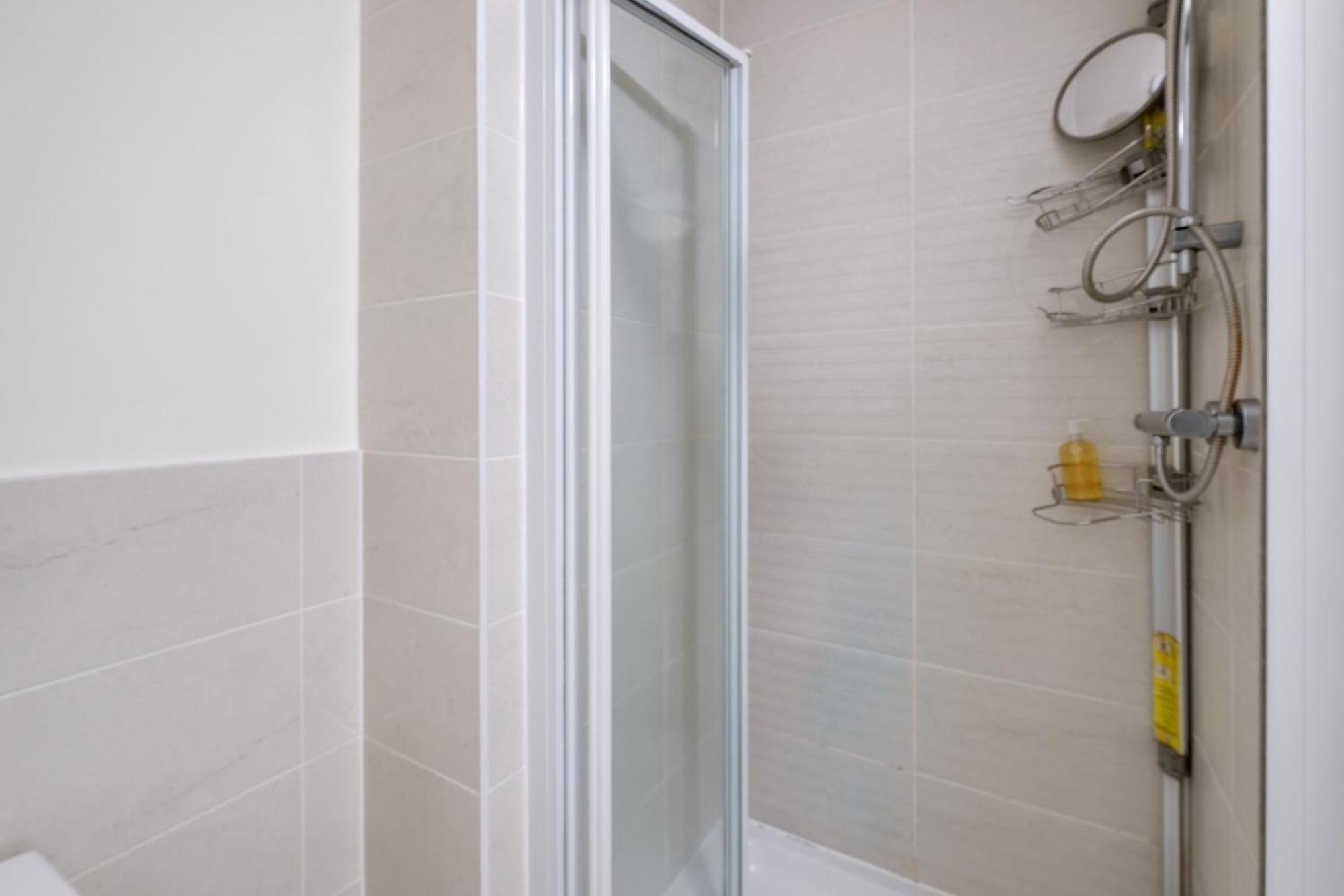 Modern Comfort 4 Bedroom, 3 Bath House In Larchfield Maidenhead Bagian luar foto