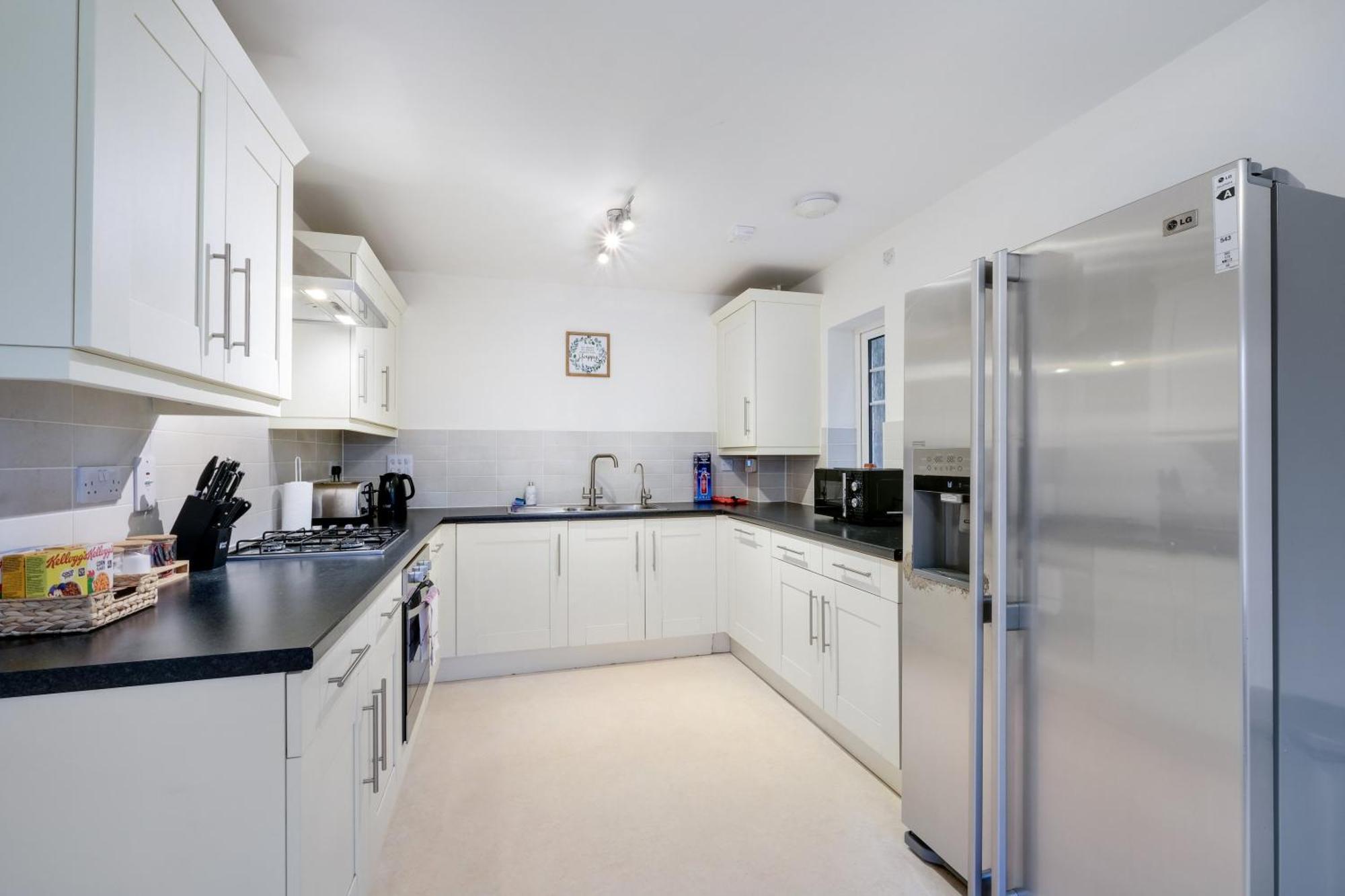 Modern Comfort 4 Bedroom, 3 Bath House In Larchfield Maidenhead Bagian luar foto