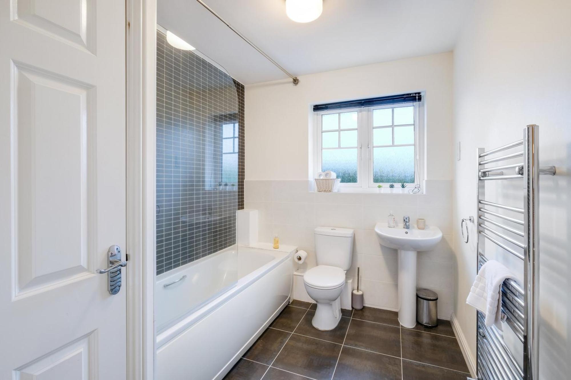 Modern Comfort 4 Bedroom, 3 Bath House In Larchfield Maidenhead Bagian luar foto