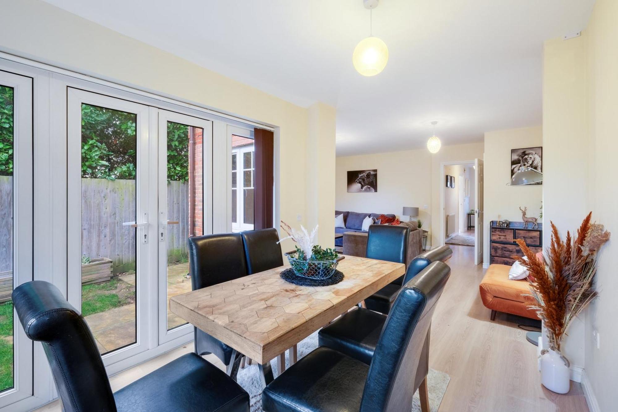 Modern Comfort 4 Bedroom, 3 Bath House In Larchfield Maidenhead Bagian luar foto