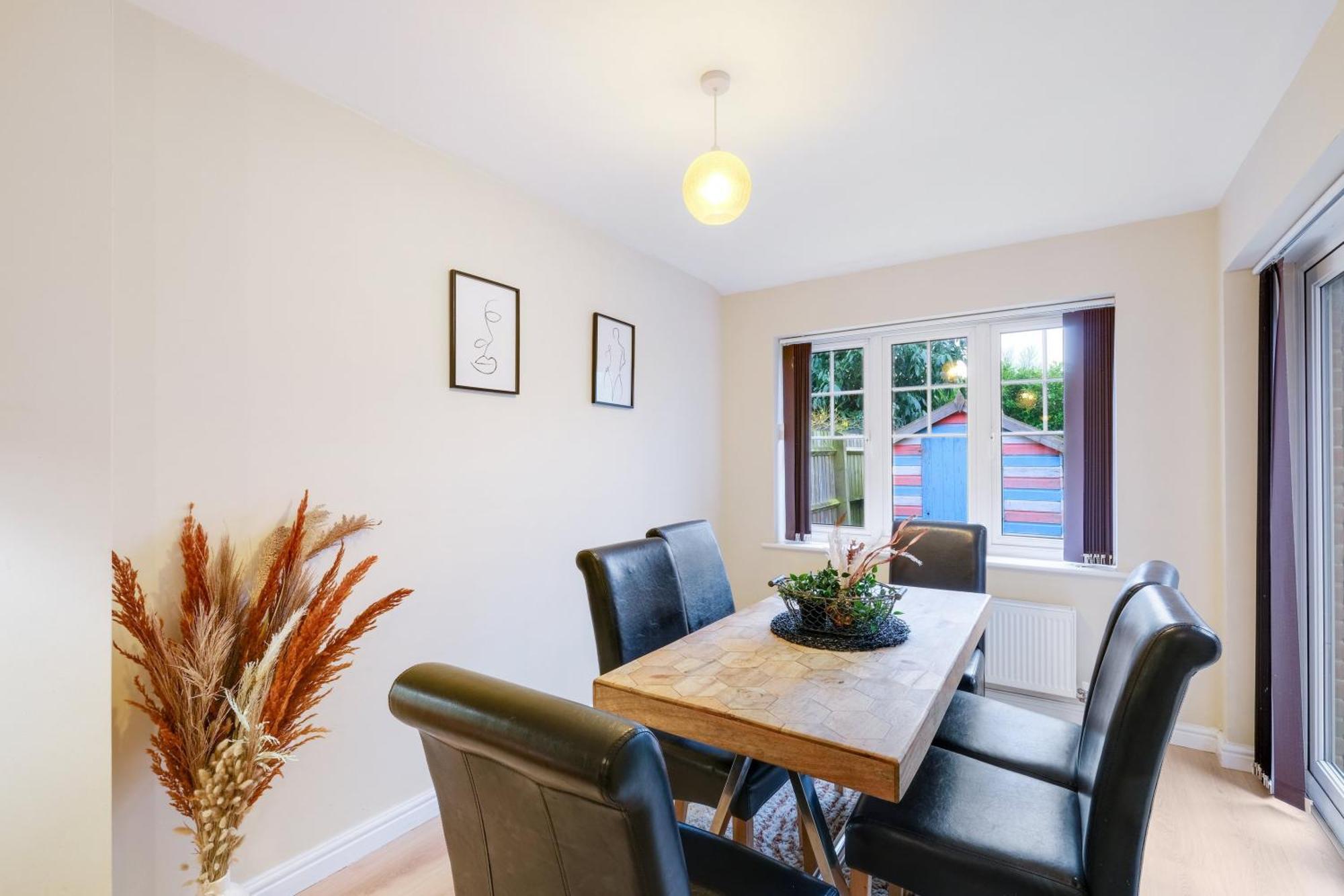 Modern Comfort 4 Bedroom, 3 Bath House In Larchfield Maidenhead Bagian luar foto