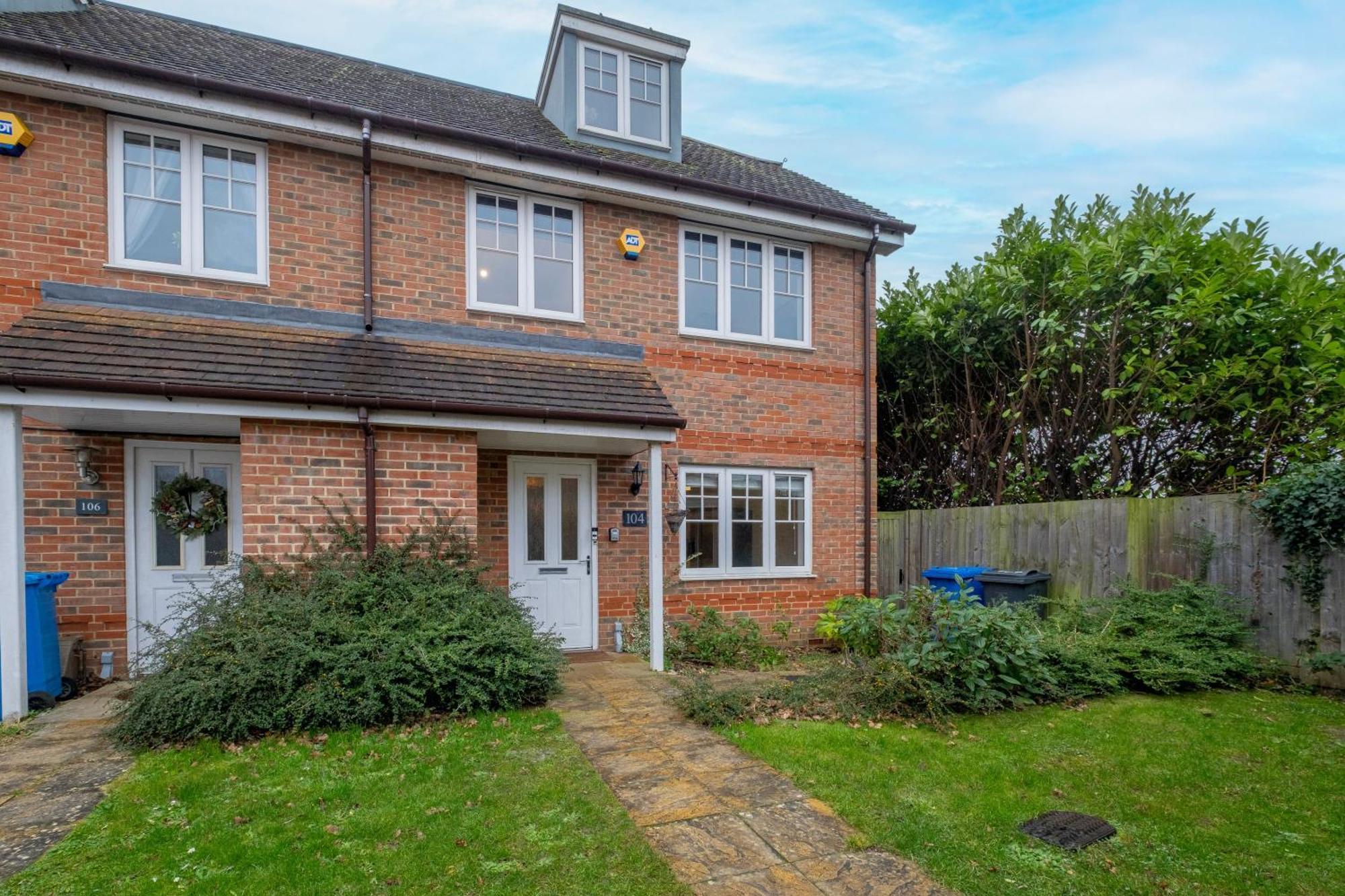 Modern Comfort 4 Bedroom, 3 Bath House In Larchfield Maidenhead Bagian luar foto