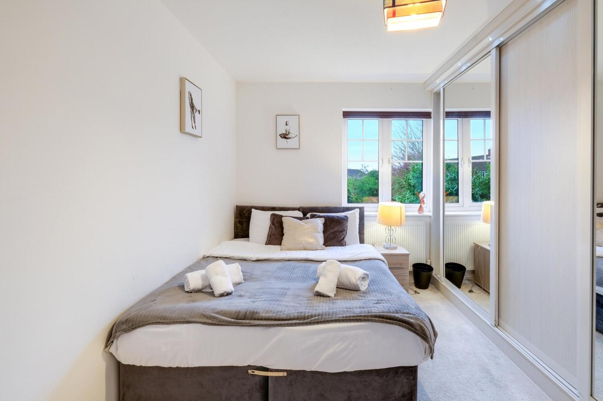 Modern Comfort 4 Bedroom, 3 Bath House In Larchfield Maidenhead Bagian luar foto