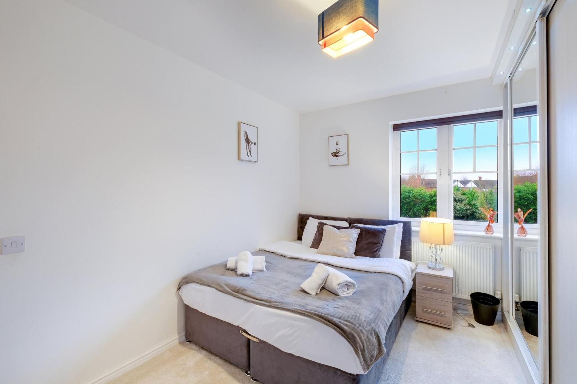 Modern Comfort 4 Bedroom, 3 Bath House In Larchfield Maidenhead Bagian luar foto